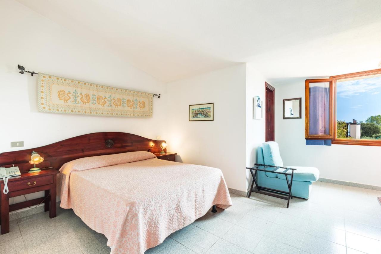 Hotel S'Ortale Con Parcheggio Interno E Ristorante All'Aperto オロゼーイ エクステリア 写真