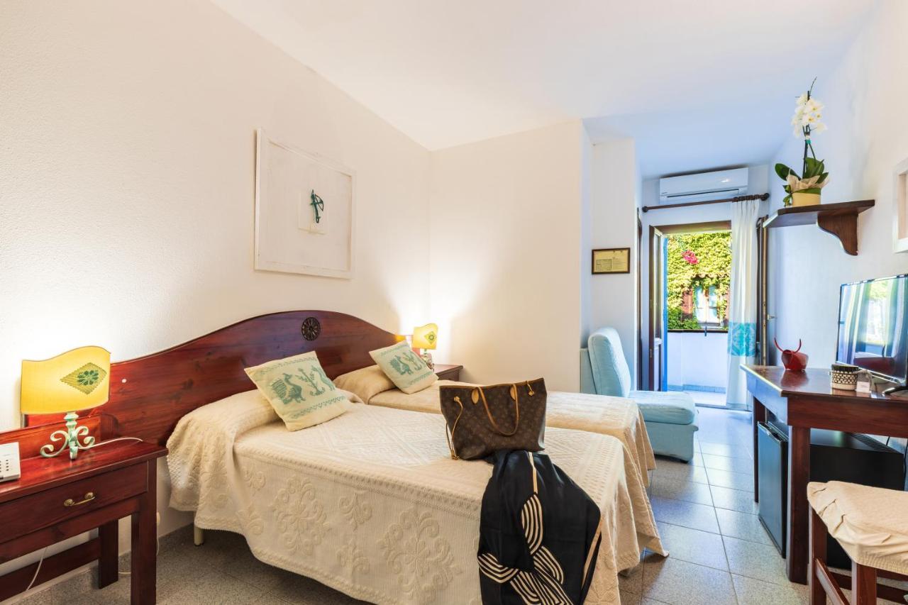 Hotel S'Ortale Con Parcheggio Interno E Ristorante All'Aperto オロゼーイ エクステリア 写真