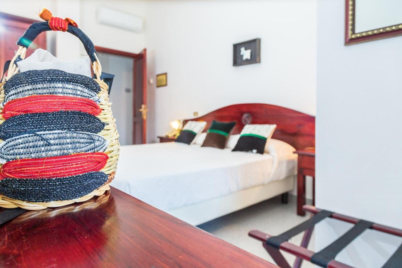 Hotel S'Ortale Con Parcheggio Interno E Ristorante All'Aperto オロゼーイ エクステリア 写真