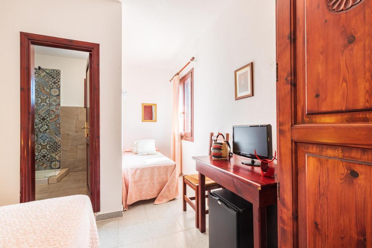 Hotel S'Ortale Con Parcheggio Interno E Ristorante All'Aperto オロゼーイ エクステリア 写真