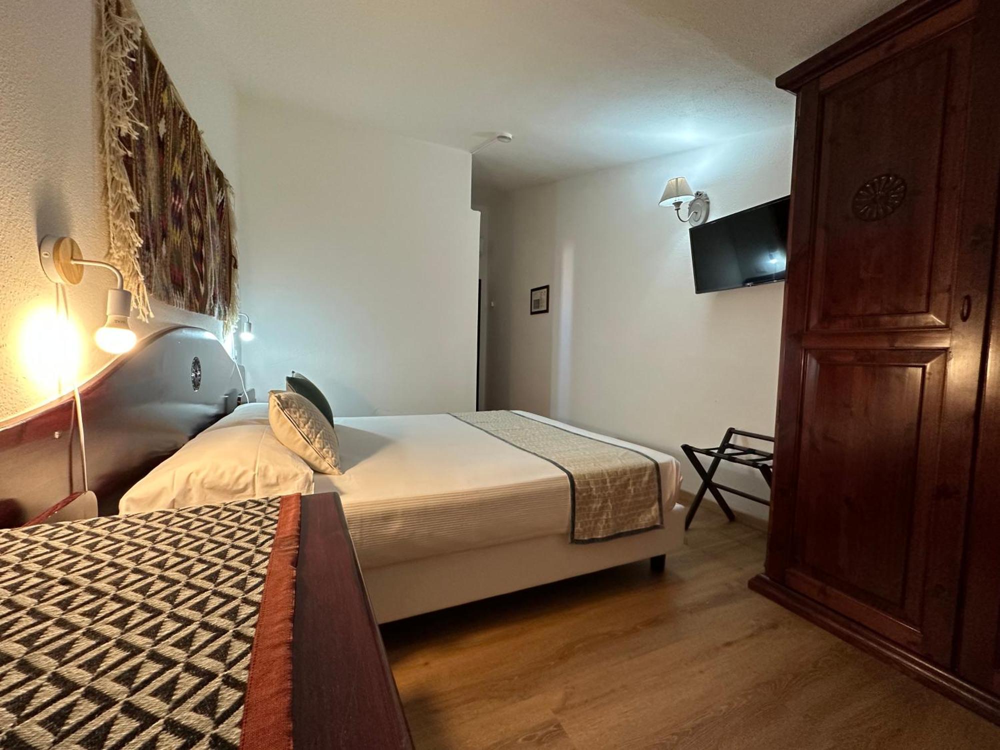 Hotel S'Ortale Con Parcheggio Interno E Ristorante All'Aperto オロゼーイ エクステリア 写真